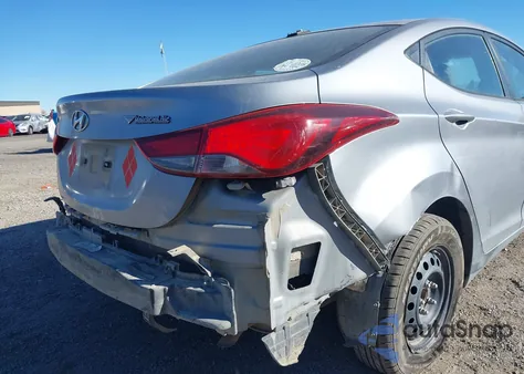 2016 Hyundai Elantra Se z USA, uszkodzony, nr VIN 5NPDH4AE4GH734892